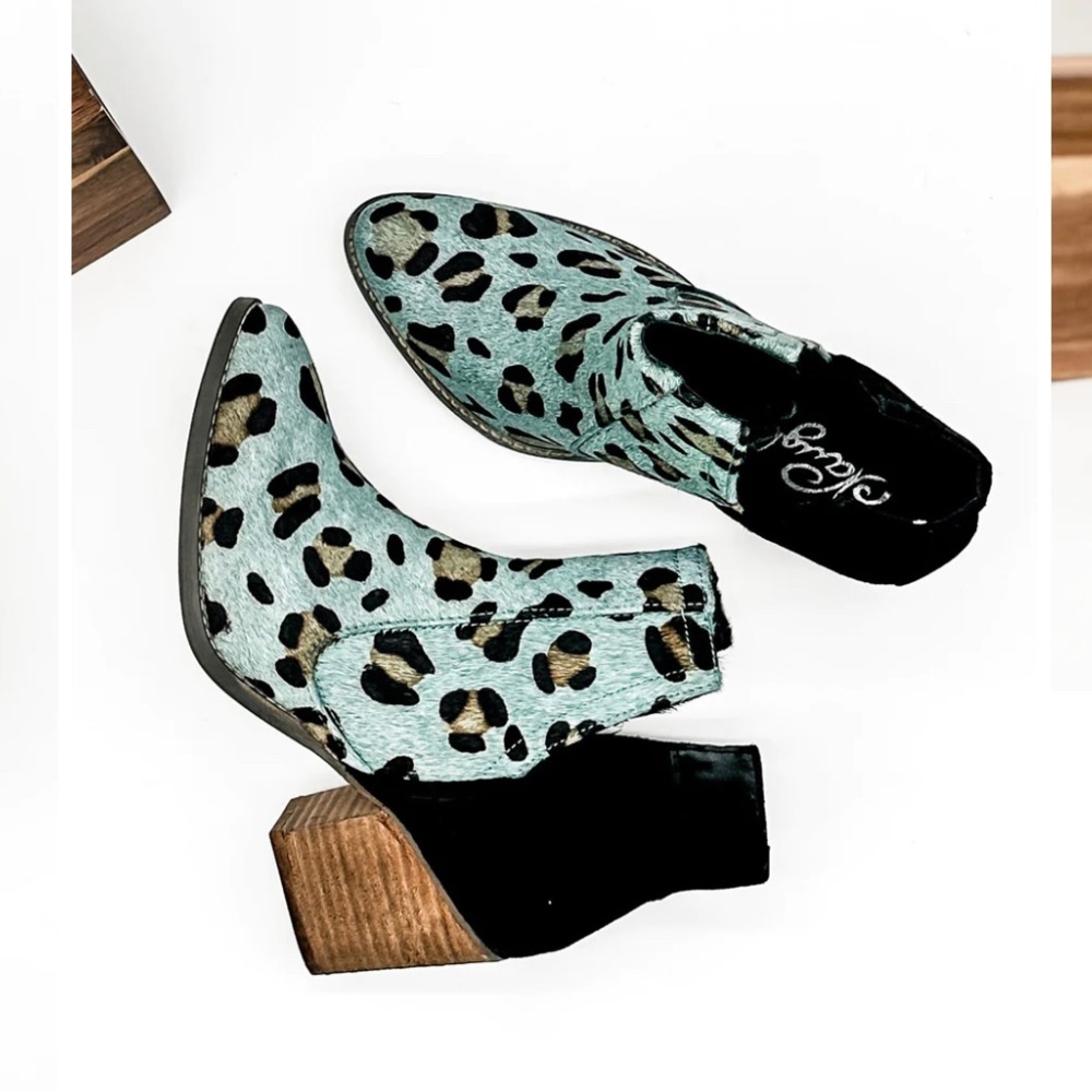 Naughty Monkey Camilyn Teal 7.5 NIB